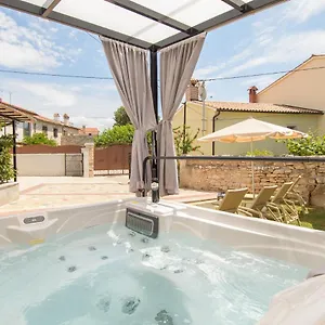 Ferienhaus Giovanni Vabriga With Private Jacuzzi, Tar-Vabriga